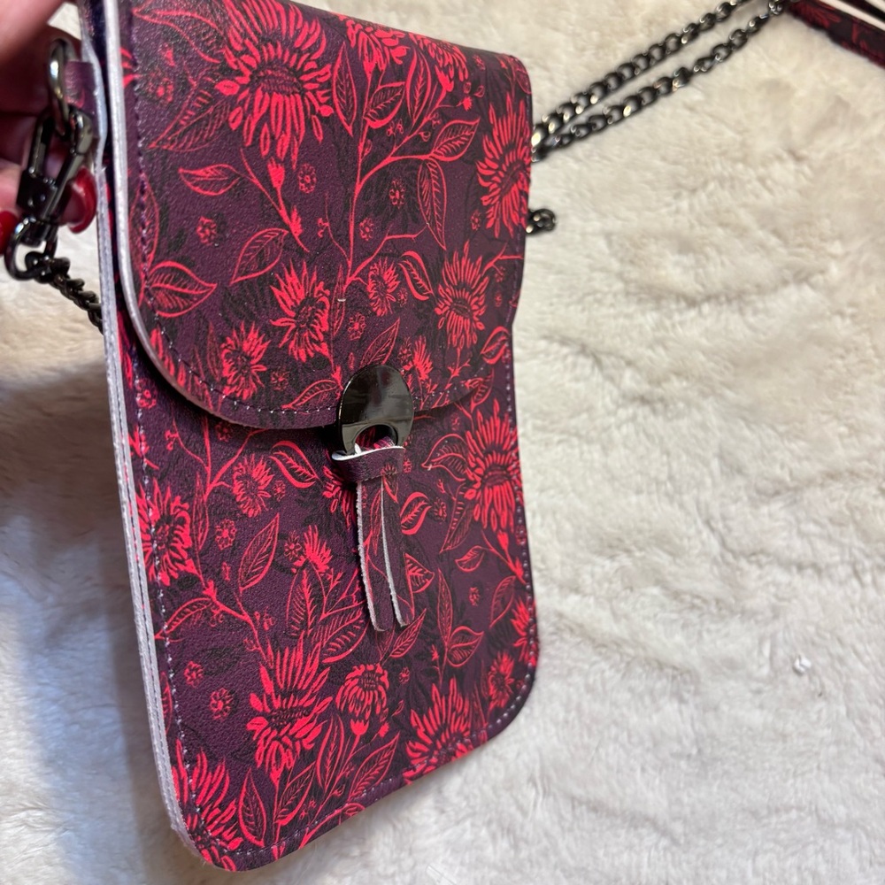 Save the Girls TouchScreen Crossbody Bag Floral Red Gunmetal Grey Hardware Chain - Picture 3 of 11